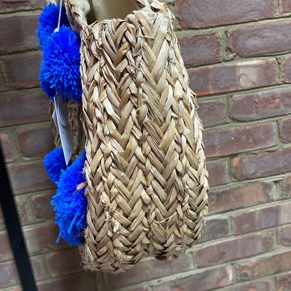 Mud Pie Straw Blue Pom Pom Circle Tote Bag NWT - Picture 6 of 6